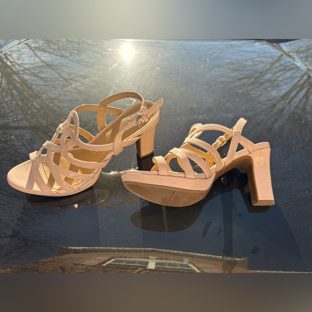 Naturalizer patent leather heels NWOT